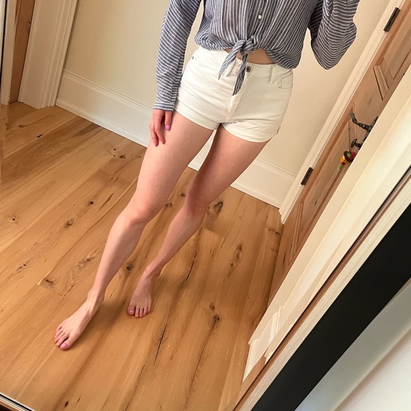 Aritzia White Denim Shorts - Picture 4 of 8